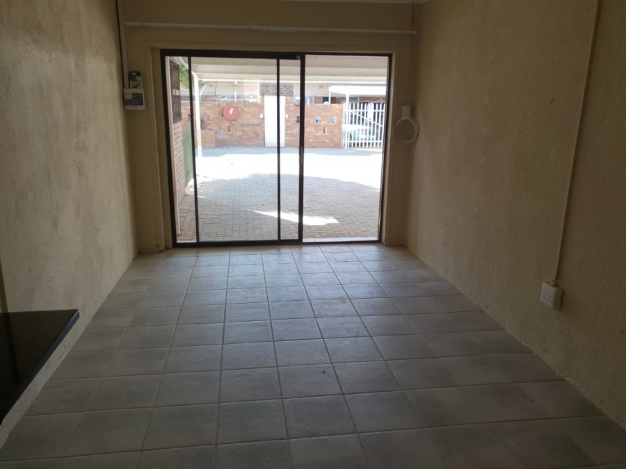 To Let 1 Bedroom Property for Rent in Meiringspark North West